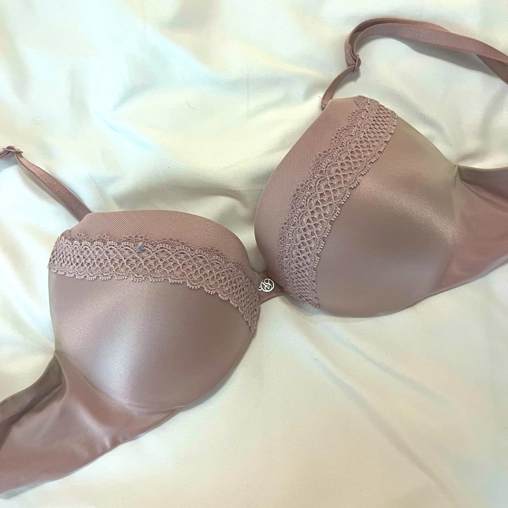 Victoria’s Secret “very sexy” push up bra
